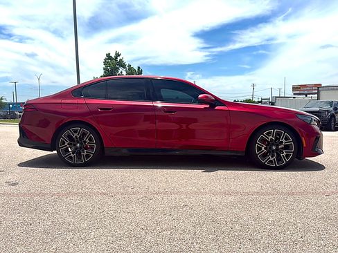 Used 2025 BMW 530i w/ M Sport Package RWD image 5