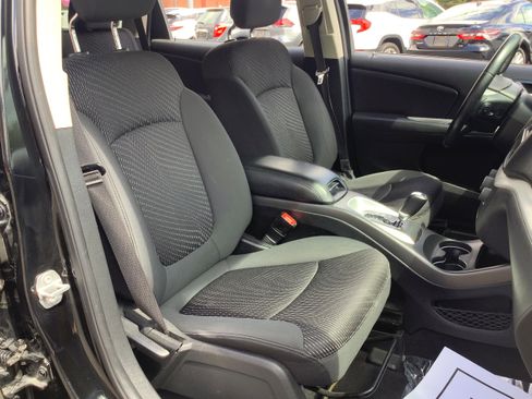 Used 2018 Dodge Journey SE w/ Connectivity Group FWD image 17
