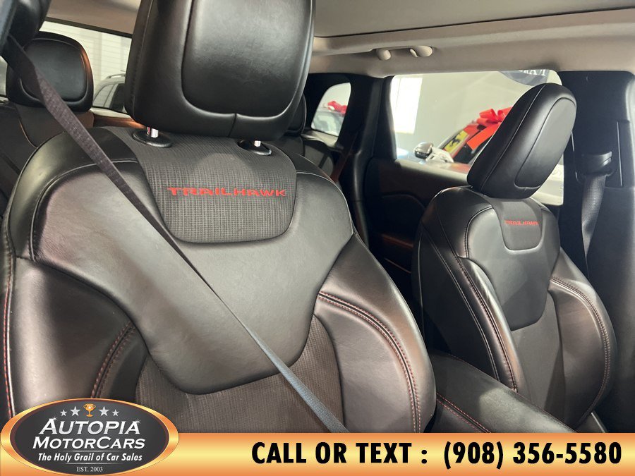 Used 2018 Jeep Cherokee Trailhawk AWD/4WD image 15