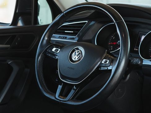 Used 2019 Volkswagen Tiguan SE w/ Panoramic Sunroof Package image 15