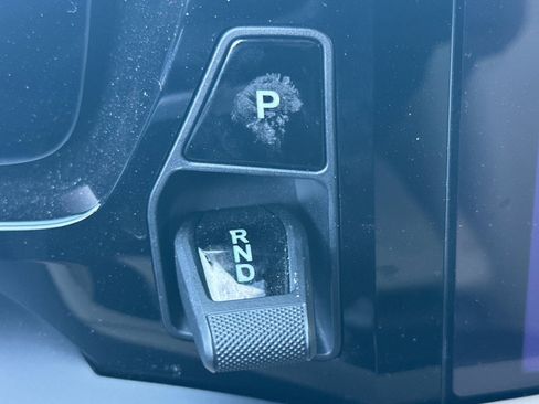 Used 2025 Porsche Macan 4S Electric AWD/4WD image 22
