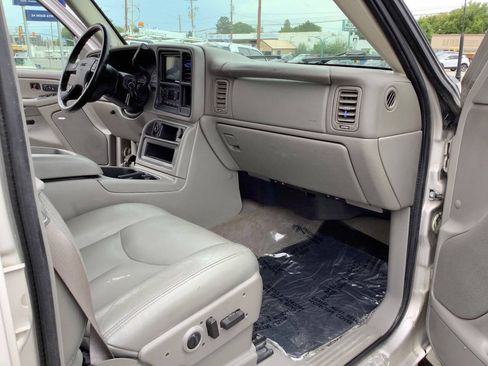 Used 2006 GMC Sierra 2500 SLE w/ Onstar Plus Package AWD/4WD image 44