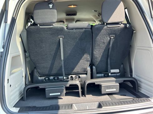 Used 2019 Dodge Grand Caravan SE FWD image 18