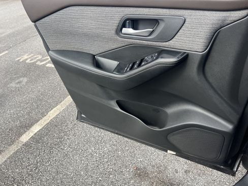 Certified 2023 Nissan Rogue SV FWD image 15