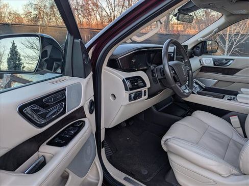 Used 2018 Lincoln Navigator Reserve w/ Technology Package image 33