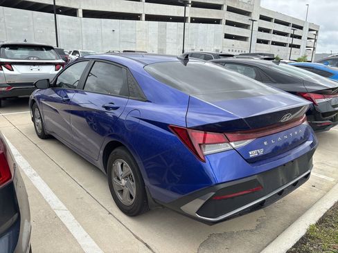 Used 2024 Hyundai Elantra SE image 6