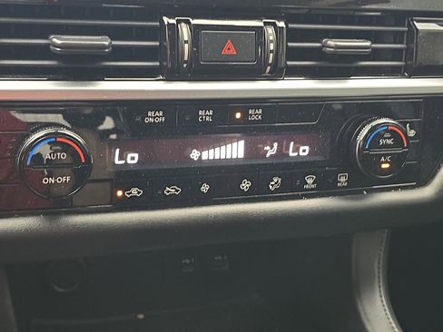 Certified 2022 Nissan Pathfinder SV FWD image 23
