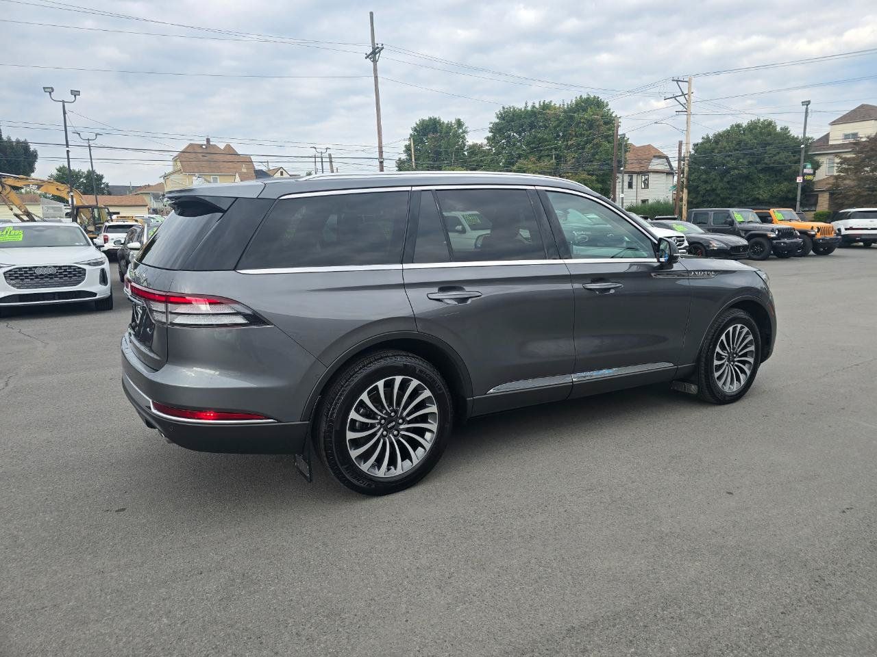 Used 2024 Lincoln Aviator AWD w/ Premium Package image 5