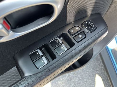 Used 2018 Kia Soul + FWD image 17