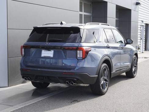 Used 2025 Ford Explorer ST w/ Sun And Sound Package AWD/4WD image 2