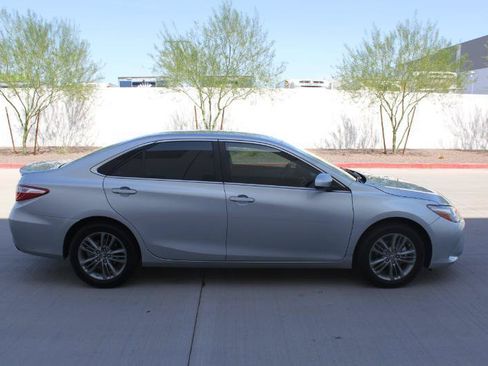 Used 2017 Toyota Camry SE FWD image 4
