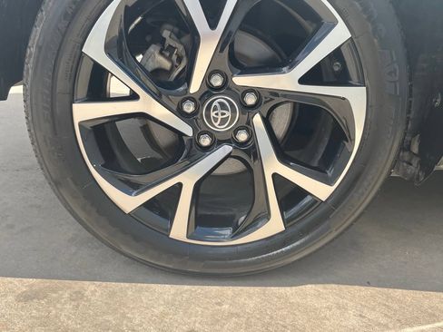 Used 2018 Toyota C-HR XLE FWD image 25