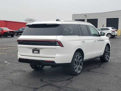 New 2026 Lincoln Navigator Reserve AWD/4WD image 4
