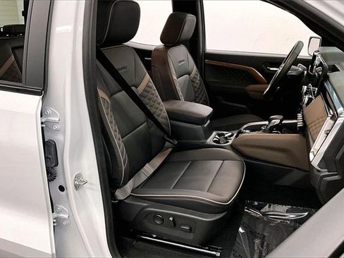 Used 2025 GMC Canyon Denali image 7