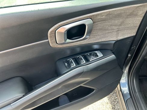 Used 2023 Kia Sorento EX w/ Panoramic Sunroof Package FWD image 12