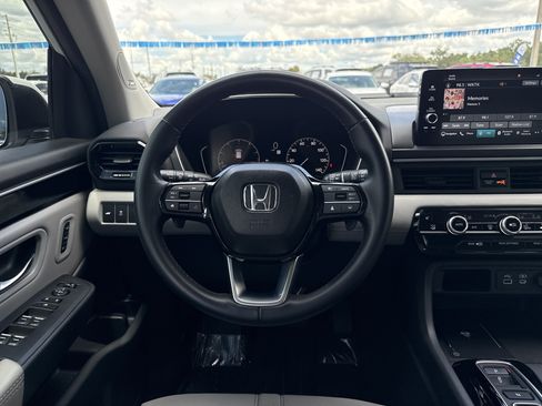 Certified 2024 Honda Pilot Touring image 22