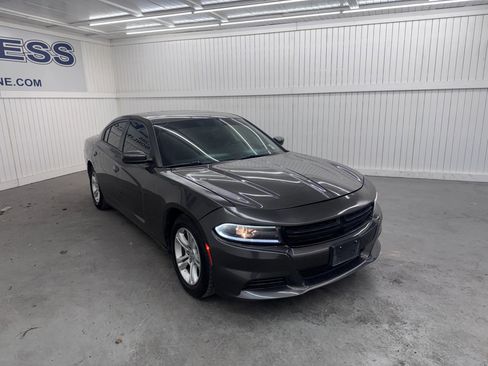 Used 2019 Dodge Charger SXT image 3