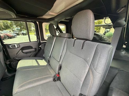 Used 2024 Jeep Wrangler Unlimited w/ Convenience Group AWD/4WD image 31