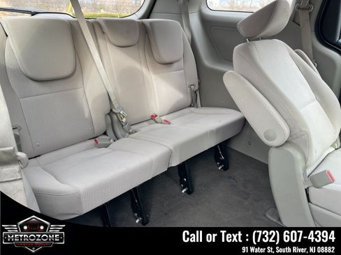 Used 2019 Kia Sedona L FWD image 16