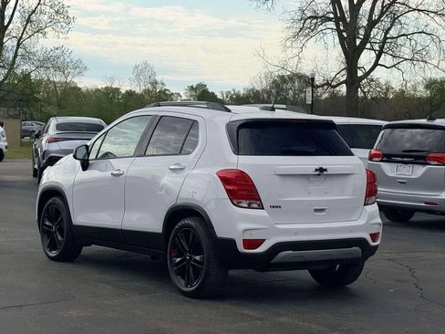 Used 2019 Chevrolet Trax LT w/ Sun & Sound Package FWD image 8
