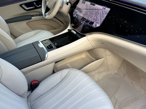 New 2026 Mercedes-Benz EQS 400 4MATIC SUV image 16