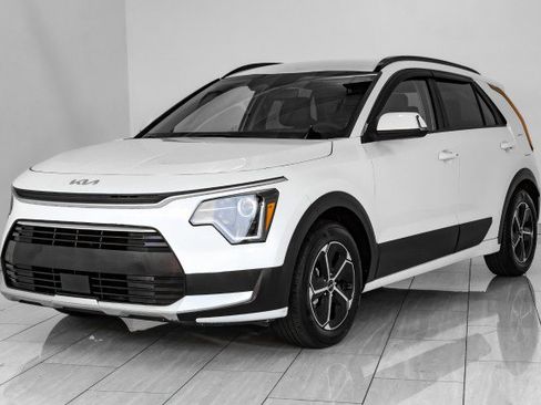 Used 2024 Kia Niro EX FWD image 4