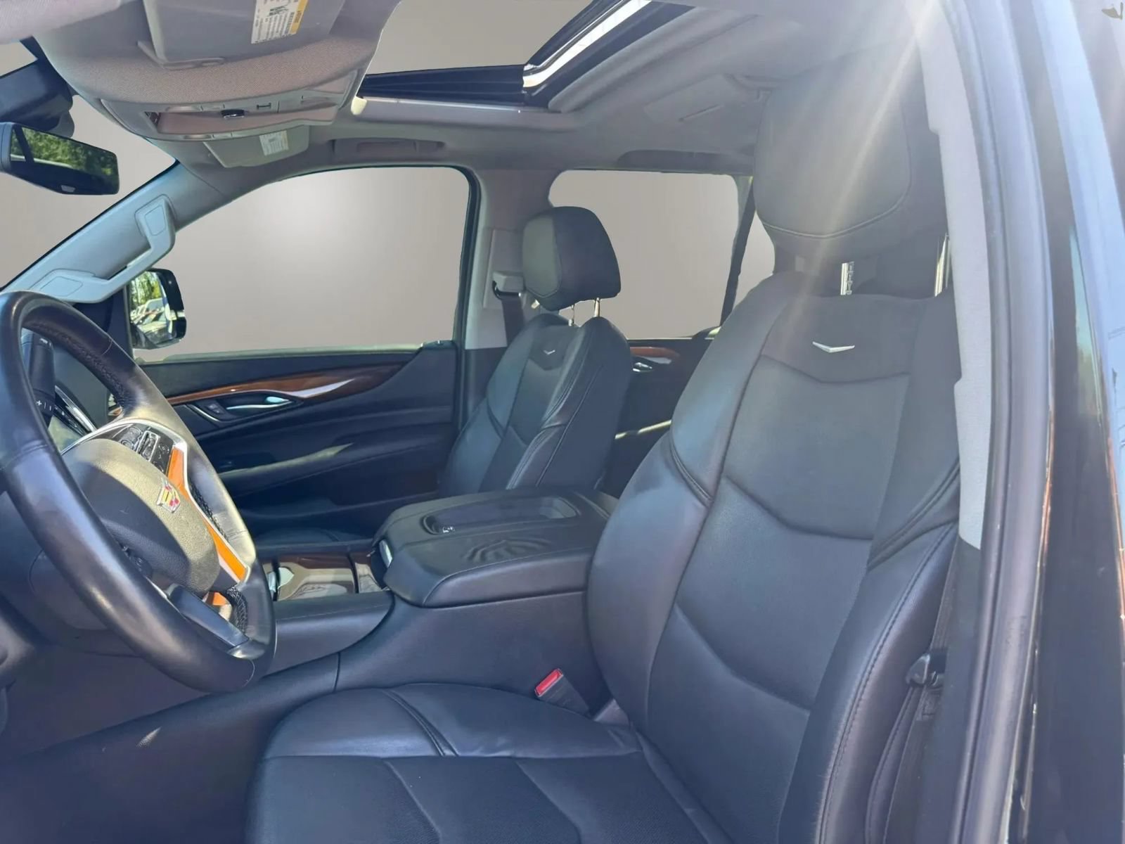 Used 2018 Cadillac Escalade Luxury AWD/4WD image 14