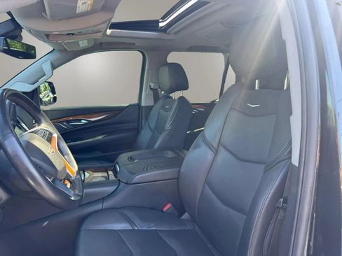 Used 2018 Cadillac Escalade Luxury AWD/4WD image 14