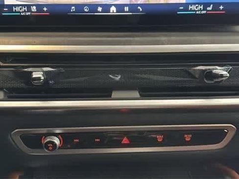 Used 2026 BMW X6 xDrive40i AWD/4WD image 22