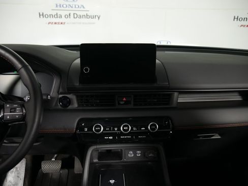 Used 2024 Honda Pilot TrailSport image 13