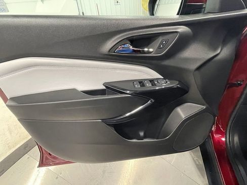 Used 2025 Chevrolet Trax LT FWD image 20