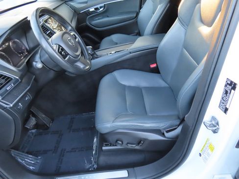 Used 2020 Volvo XC90 T6 Momentum image 10