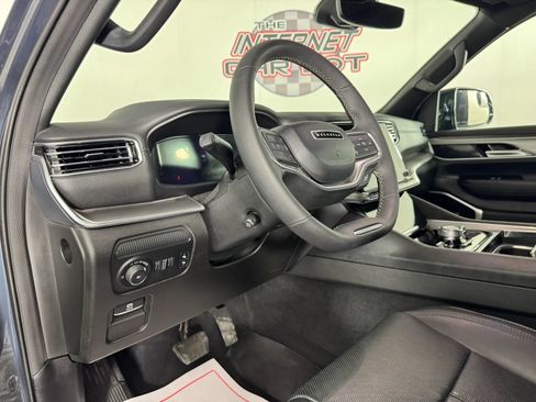 Used 2024 Jeep Wagoneer Series II w/ Convenience Group I AWD/4WD image 10
