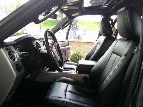 Used 2017 Ford Expedition Limited AWD/4WD image 9