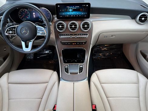 Used 2022 Mercedes-Benz GLC 300 4MATIC image 3