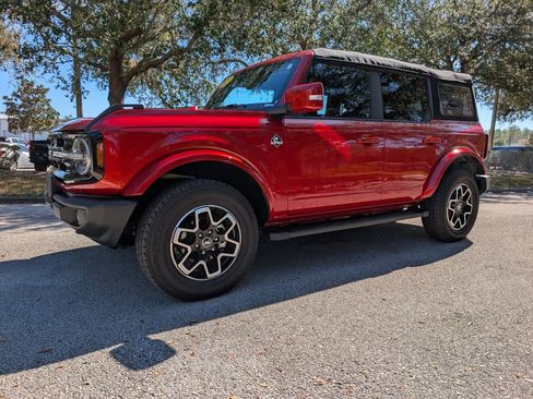 Used 2023 Ford Bronco Outer Banks image 3