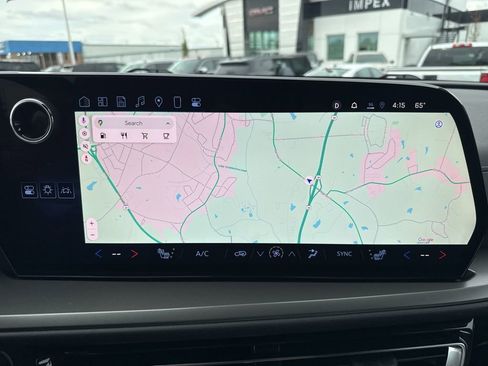 Used 2025 Chevrolet Traverse LT image 20