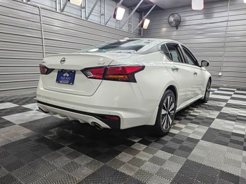 Used 2022 Nissan Altima 2.5 SV w/ SV Premium Package FWD image 5