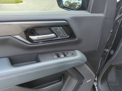 Used 2025 GMC Yukon AT4 w/ AT4 Premium Package AWD/4WD image 18