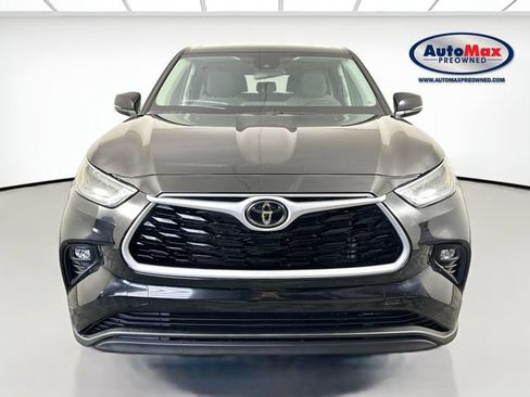 Used 2024 Toyota Highlander LE AWD/4WD image 6