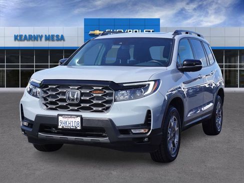 Used 2023 Honda Passport TrailSport image 3