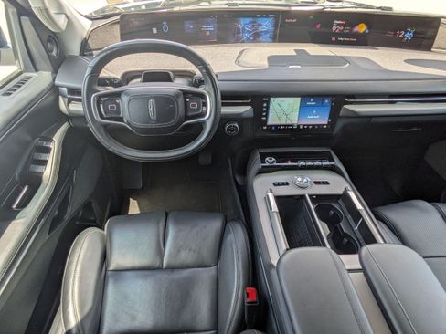 Used 2025 Lincoln Navigator Reserve AWD/4WD image 17