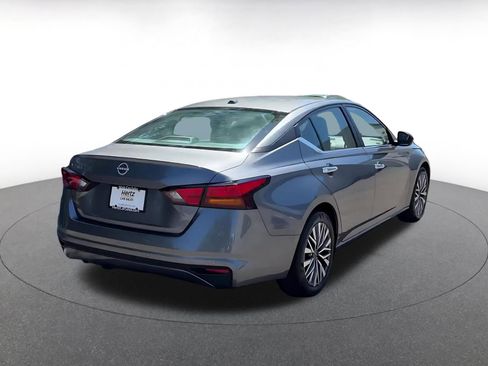 Used 2025 Nissan Altima 2.5 SV FWD image 14