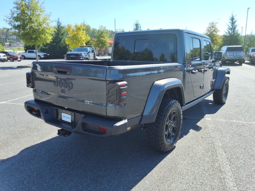 Used 2023 Jeep Gladiator Sport AWD/4WD image 5