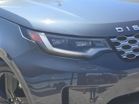 Used 2025 Land Rover Discovery S image 34