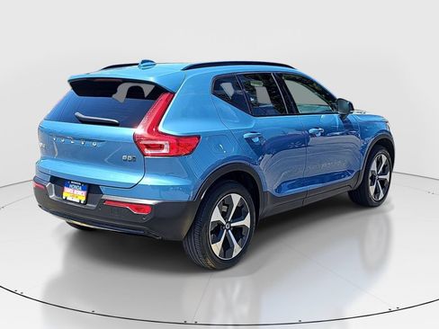 Used 2024 Volvo XC40 B5 Core AWD/4WD image 5