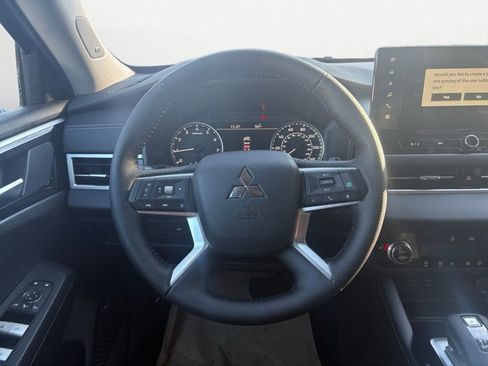 New 2026 Mitsubishi Outlander SE image 14
