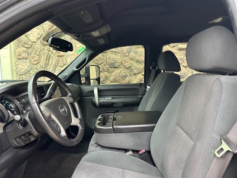 Used 2007 GMC Sierra 2500 SLE w/ Z71 Off-Road Package AWD/4WD image 21