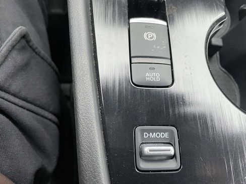 Used 2025 Nissan Rogue SV w/ SV Premium Package image 44