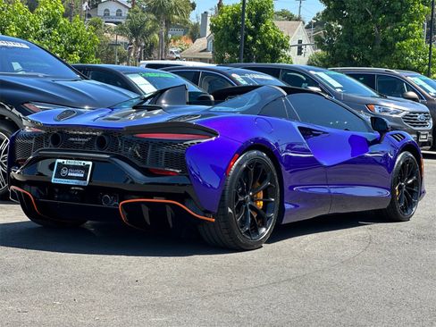 Used 2025 McLaren Artura Spider image 3